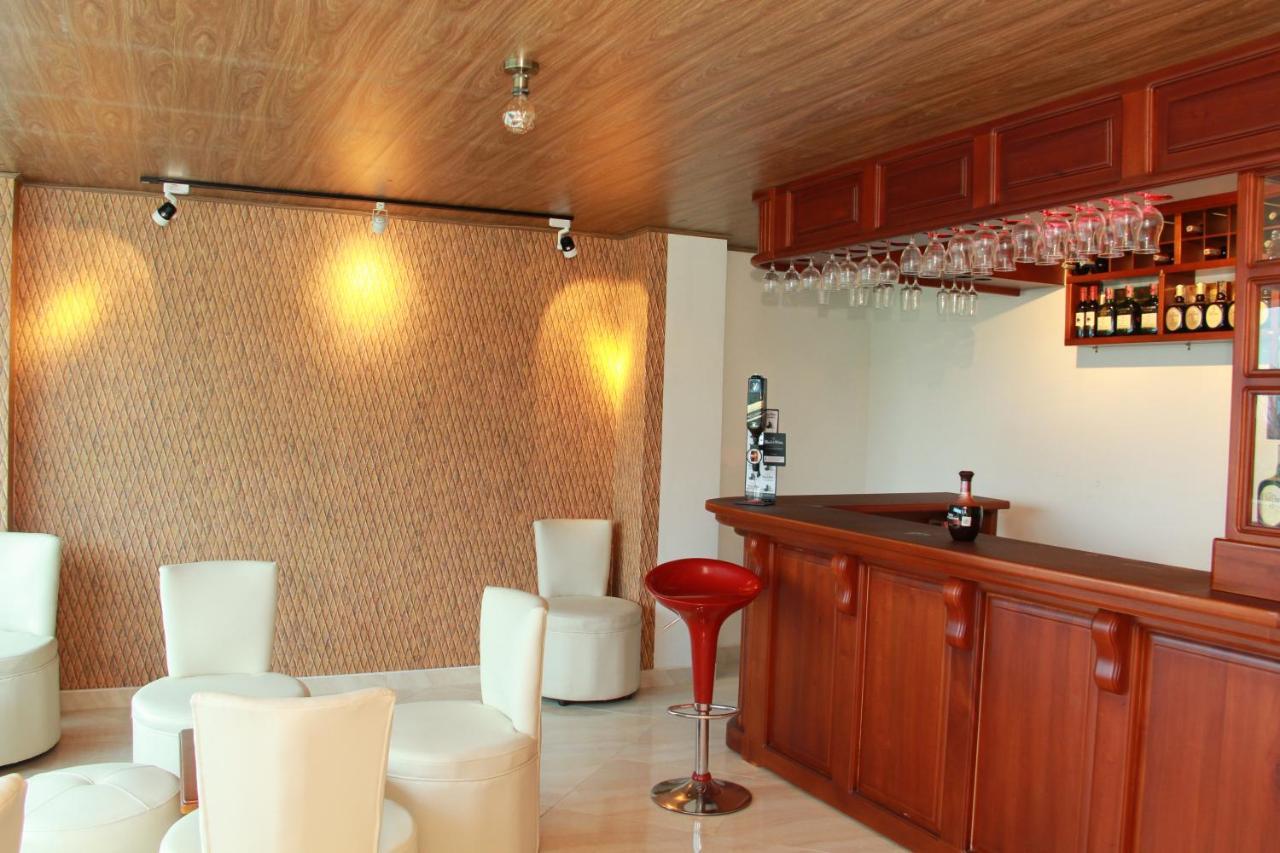 Hotel 80 Real Tenjo Bagian luar foto